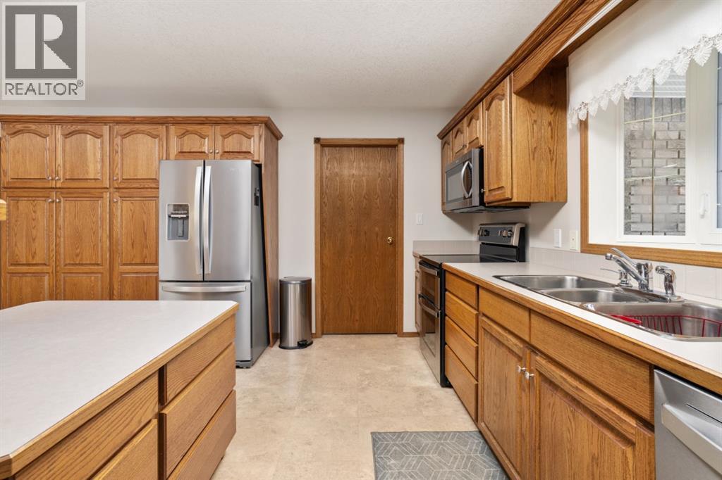 5319 60 Street, Camrose, Alberta  T4V 4L2 - Photo 8 - A2289812