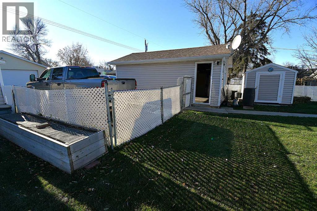 325 4 Avenue, Bassano, Alberta  T0J 0B0 - Photo 37 - A2268868