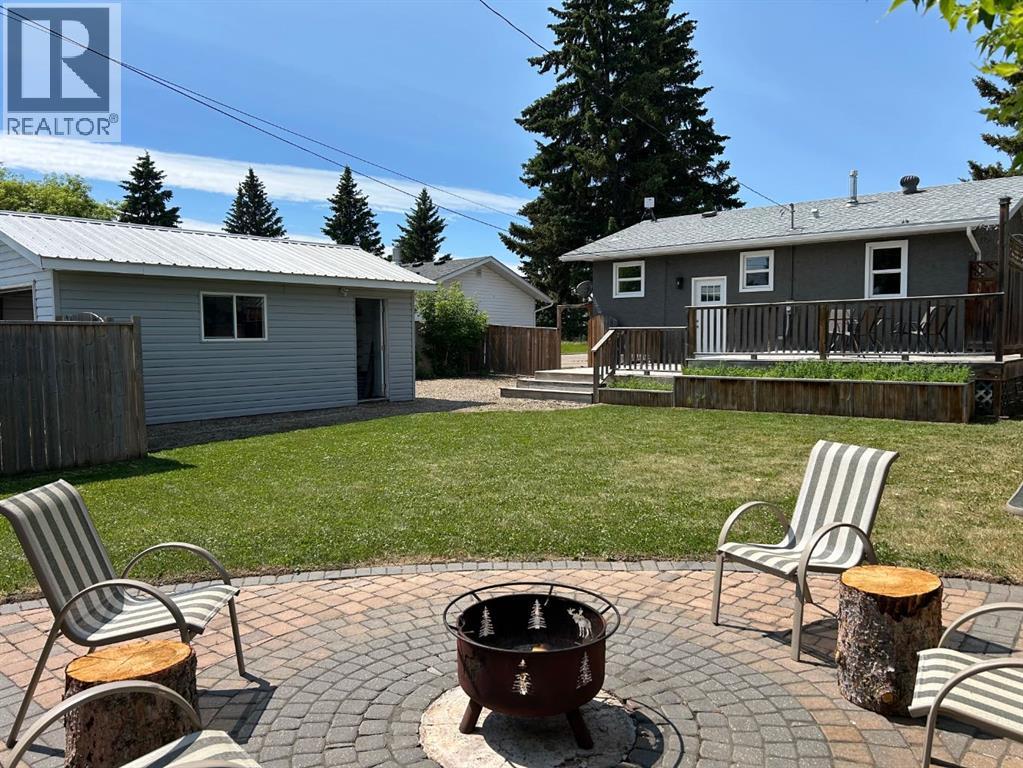 5212 50 Avenuecrescent, Eckville, Alberta  T0M 0X0 - Photo 2 - A2297834