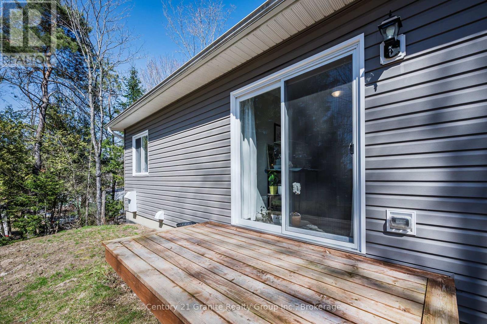 1015 Guilford Court, Dysart Et Al, Ontario  K0M 1S0 - Photo 13 - X12665094