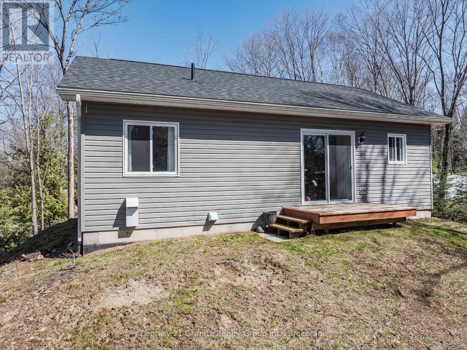 1015 Guilford Court, Dysart Et Al, Ontario  K0M 1S0 - Photo 30 - X12665094