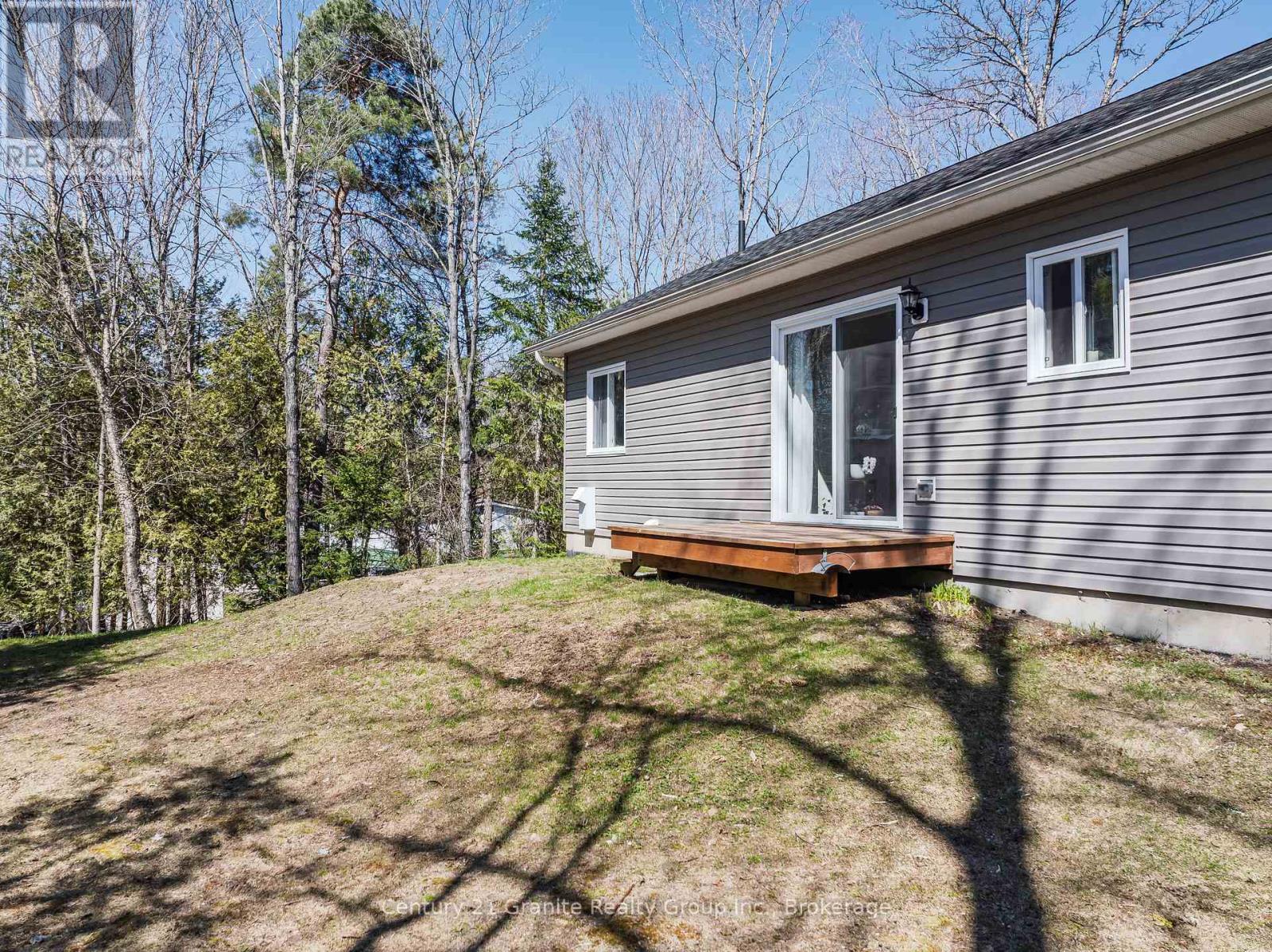 1015 Guilford Court, Dysart Et Al, Ontario  K0M 1S0 - Photo 31 - X12665094