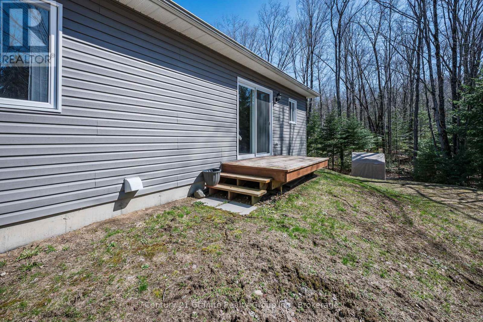 1015 Guilford Court, Dysart Et Al, Ontario  K0M 1S0 - Photo 15 - X12665094