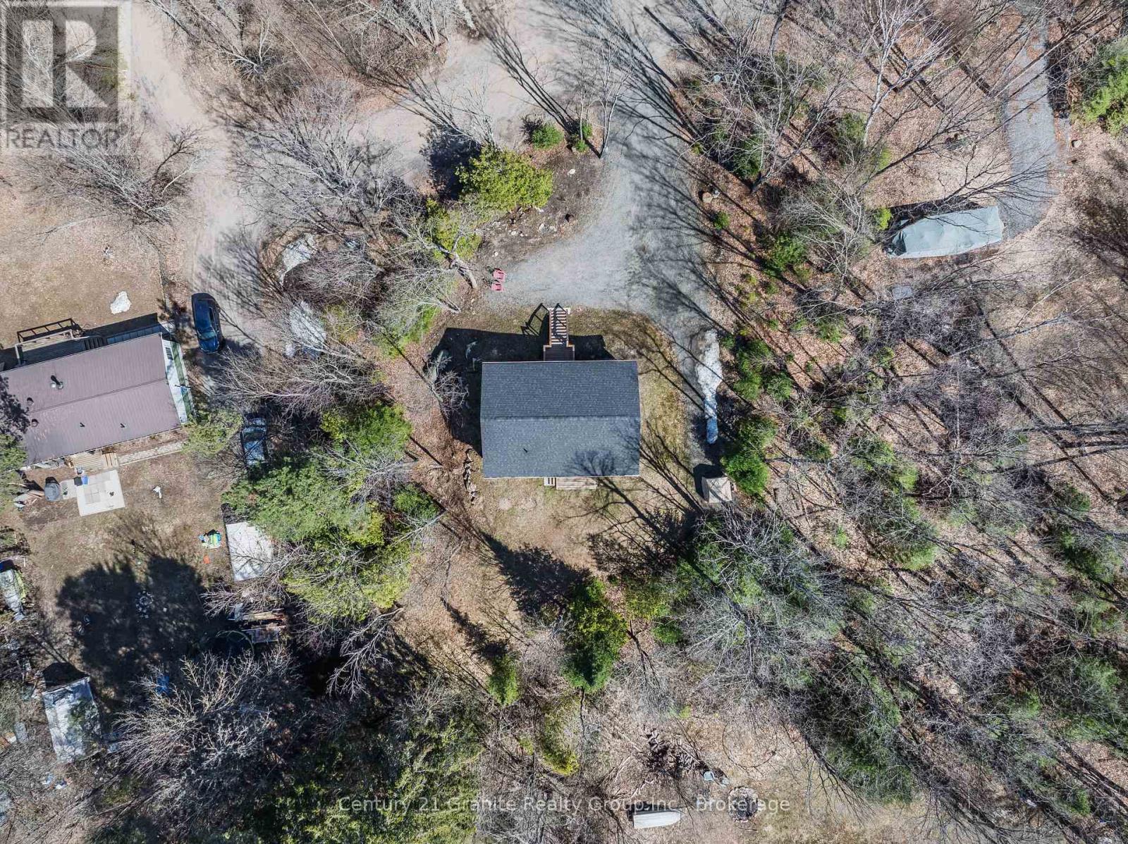 1015 Guilford Court, Dysart Et Al, Ontario  K0M 1S0 - Photo 35 - X12665094