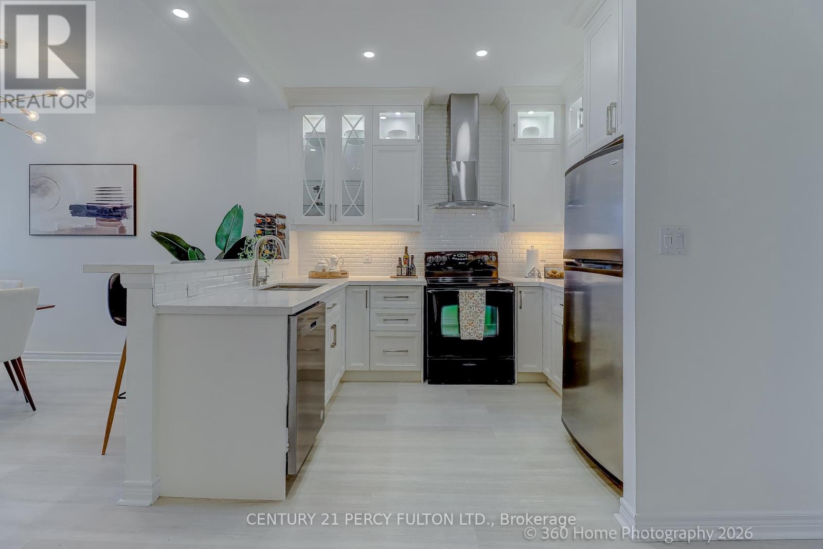 604 - 1 Leaside Park Drive, Toronto, Ontario  M4H 1R1 - Photo 2 - C13031816