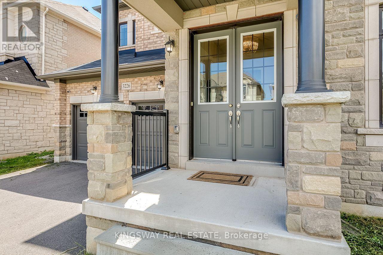 3226 William Rose Way, Oakville, Ontario  L6H 0T6 - Photo 3 - W13033272