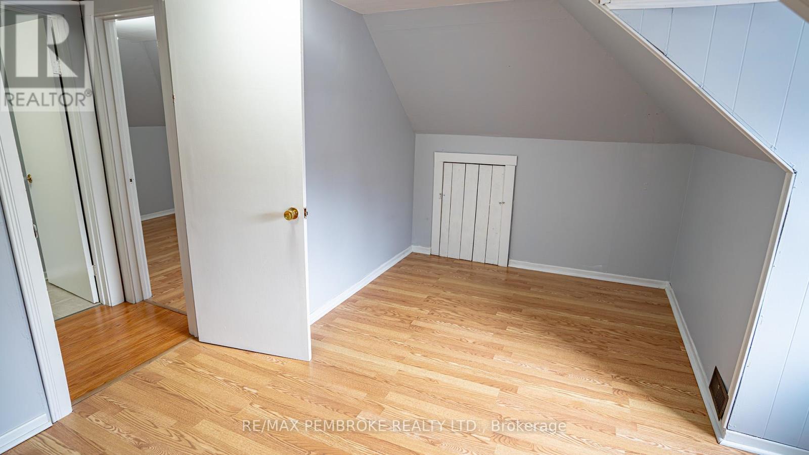 206 Golf Course Road, Laurentian Valley, Ontario  K8A 7B3 - Photo 23 - X12790992