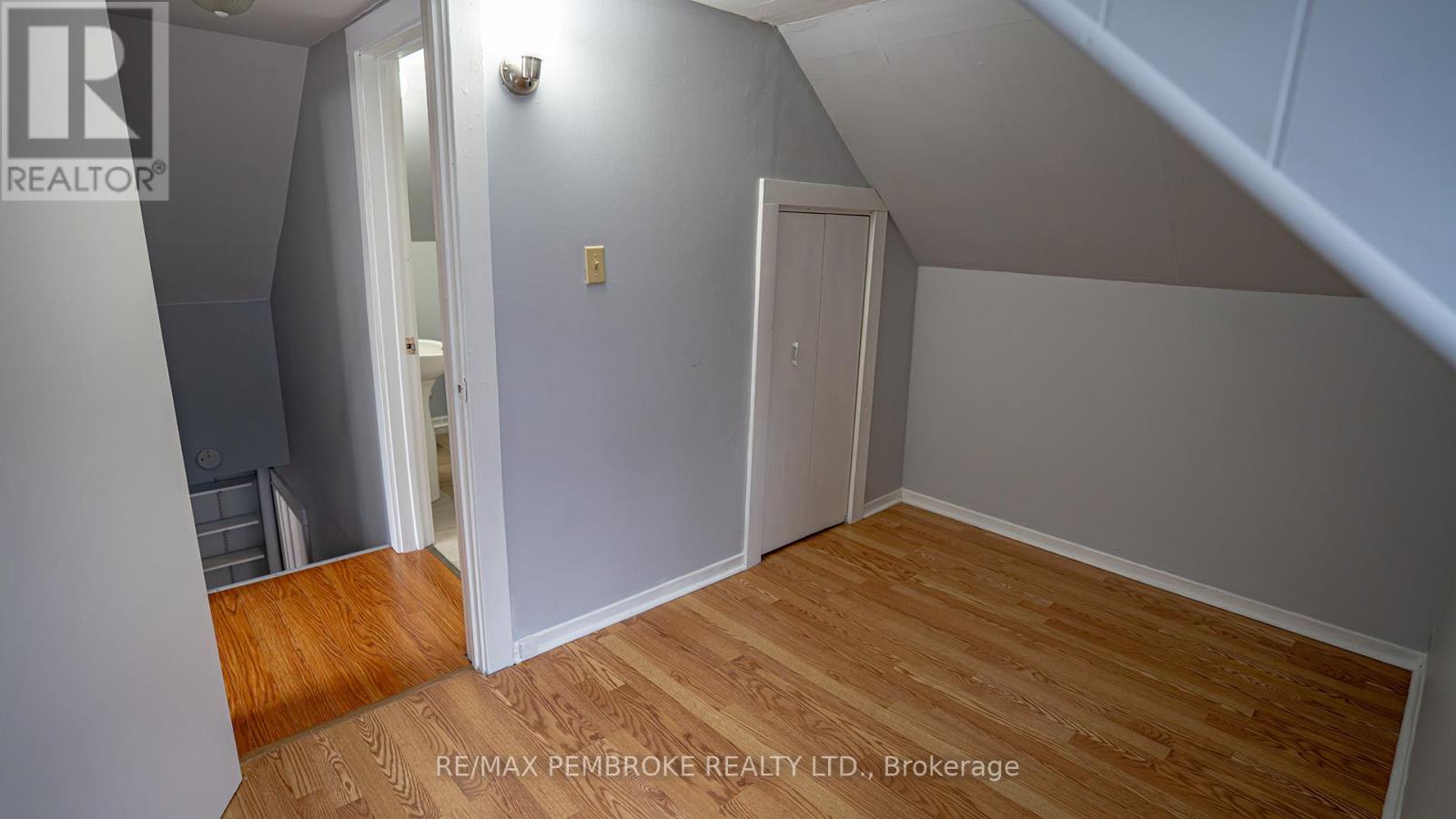 206 Golf Course Road, Laurentian Valley, Ontario  K8A 7B3 - Photo 25 - X12790992