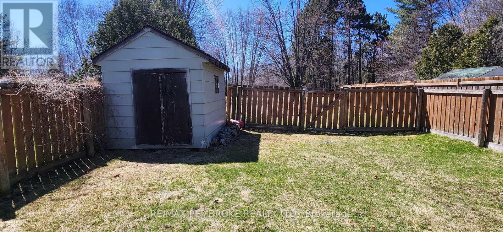 206 Golf Course Road, Laurentian Valley, Ontario  K8A 7B3 - Photo 27 - X12790992