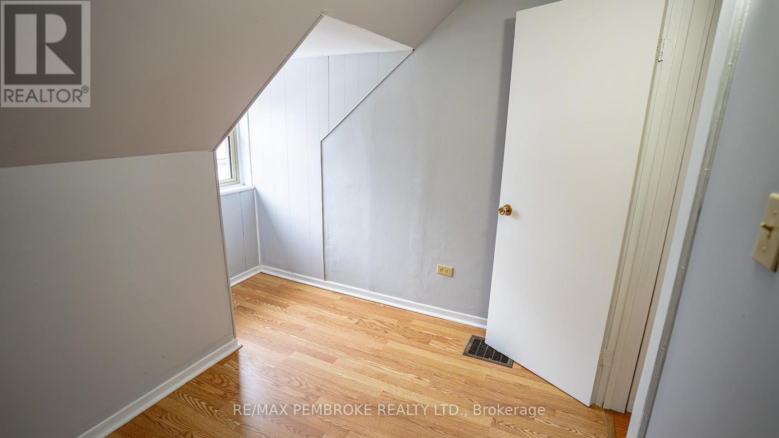 206 Golf Course Road, Laurentian Valley, Ontario  K8A 7B3 - Photo 26 - X12790992