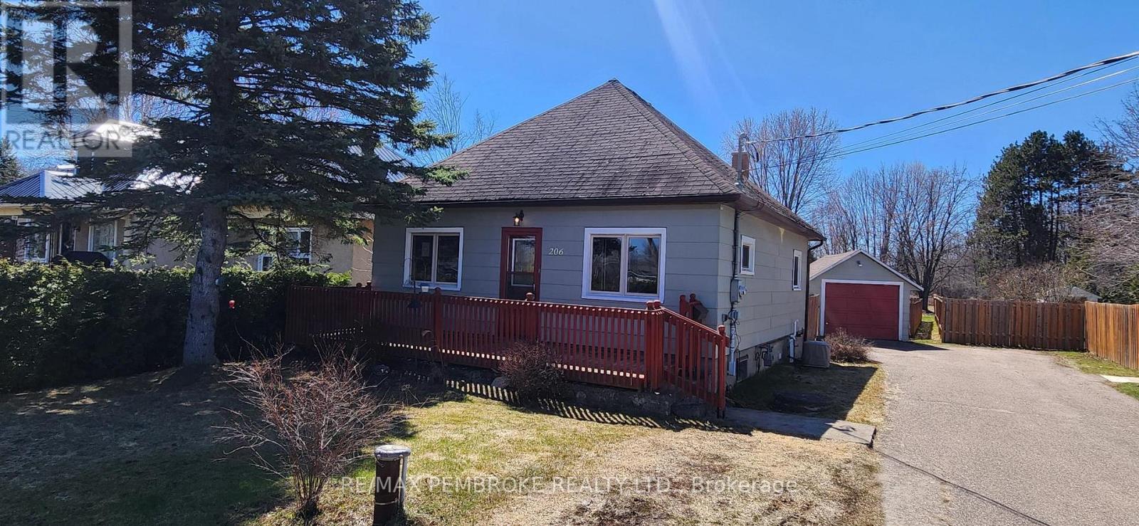 206 Golf Course Road, Laurentian Valley, Ontario  K8A 7B3 - Photo 3 - X12790992