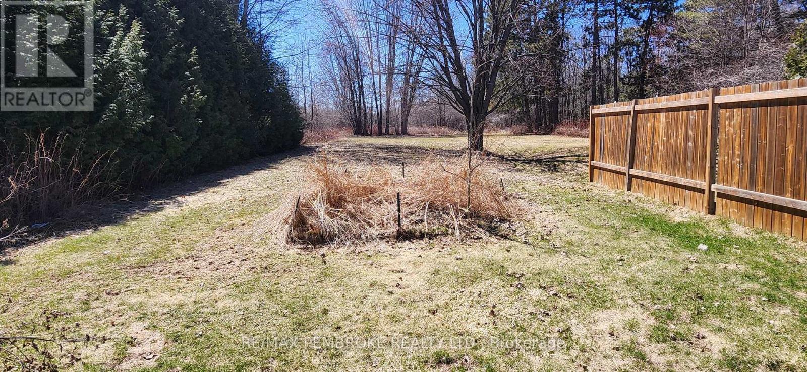 206 Golf Course Road, Laurentian Valley, Ontario  K8A 7B3 - Photo 28 - X12790992