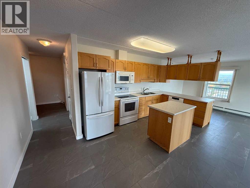 204, 228 Pembina Avenue, Hinton, Alberta  T7V 0A5 - Photo 4 - A2281368