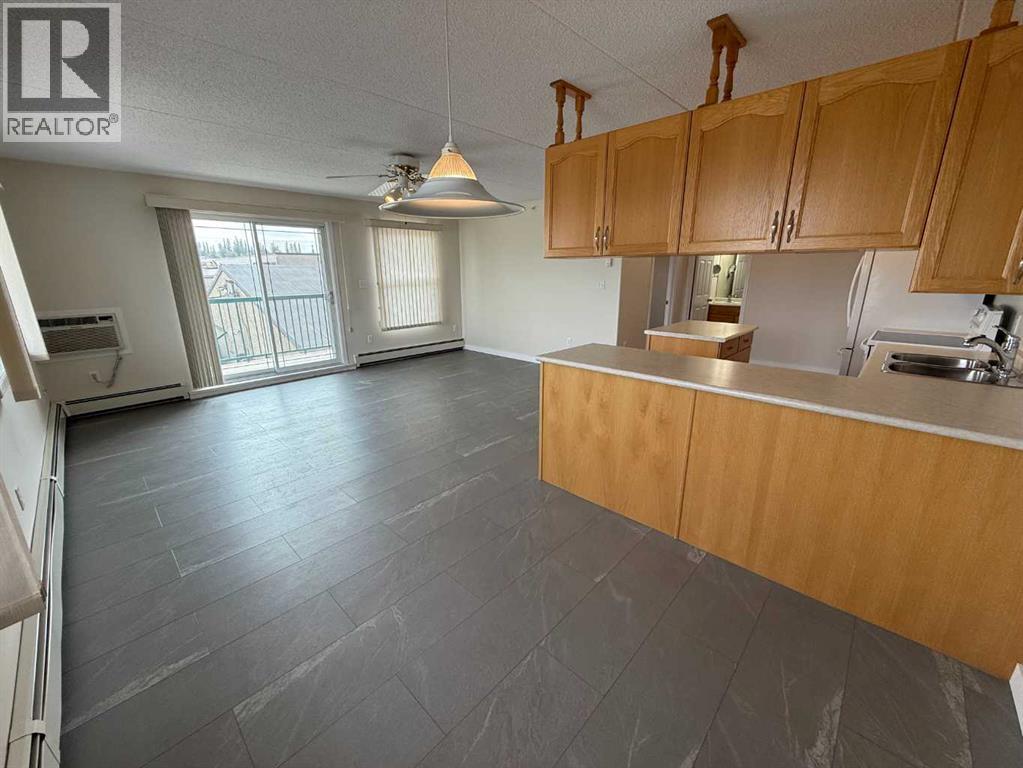 204, 228 Pembina Avenue, Hinton, Alberta  T7V 0A5 - Photo 6 - A2281368