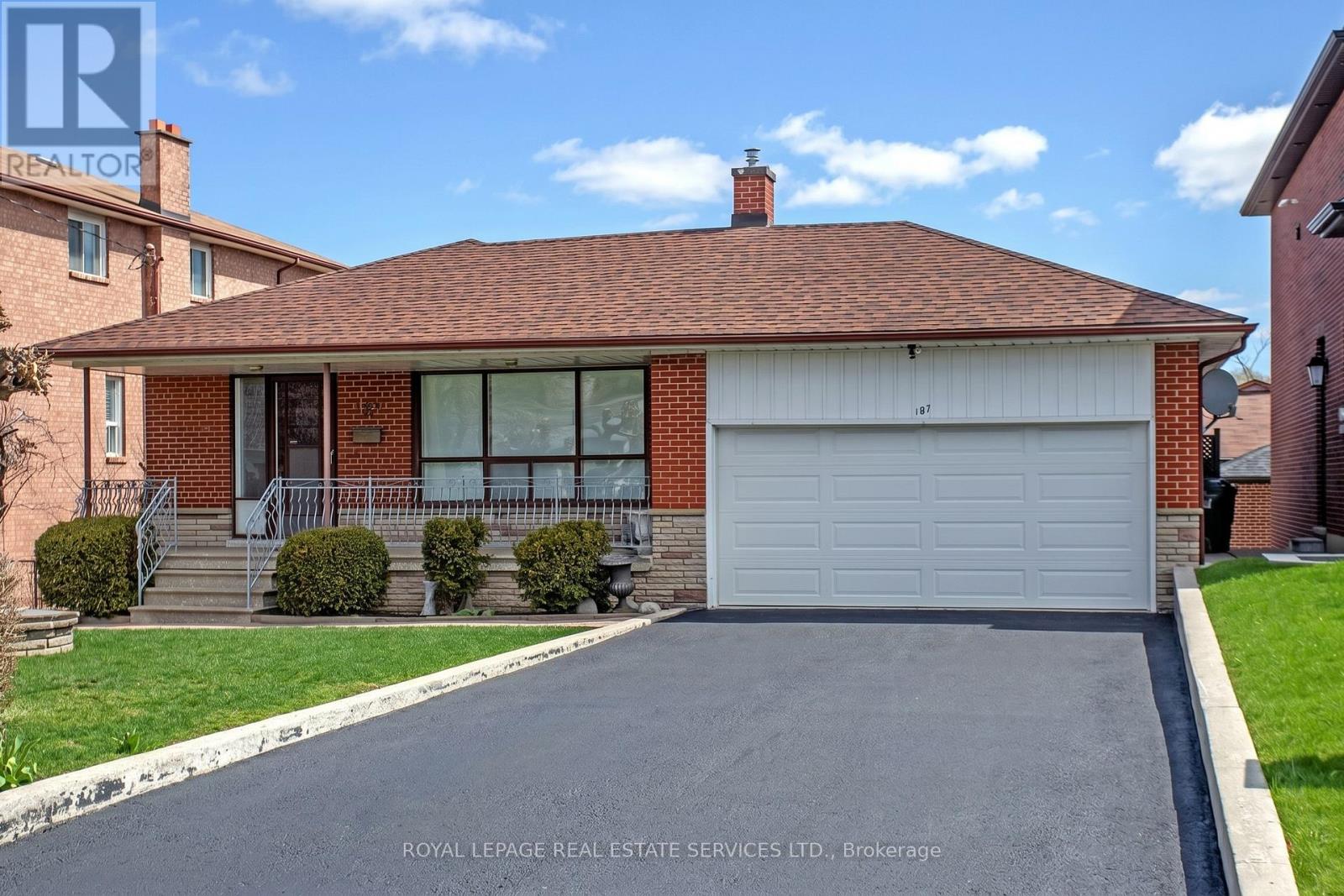 167 CORNELIUS PARKWAY, Toronto, Ontario