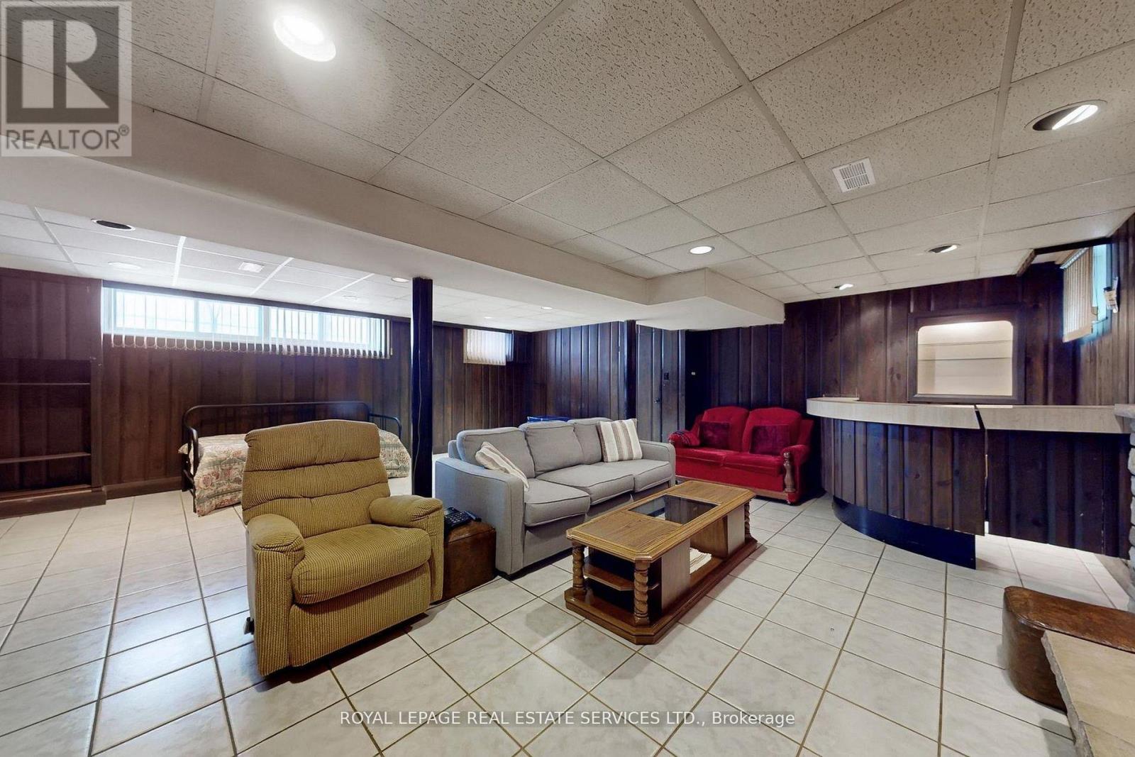 167 Cornelius Parkway, Toronto, Ontario  M6L 2K8 - Photo 21 - W13008818