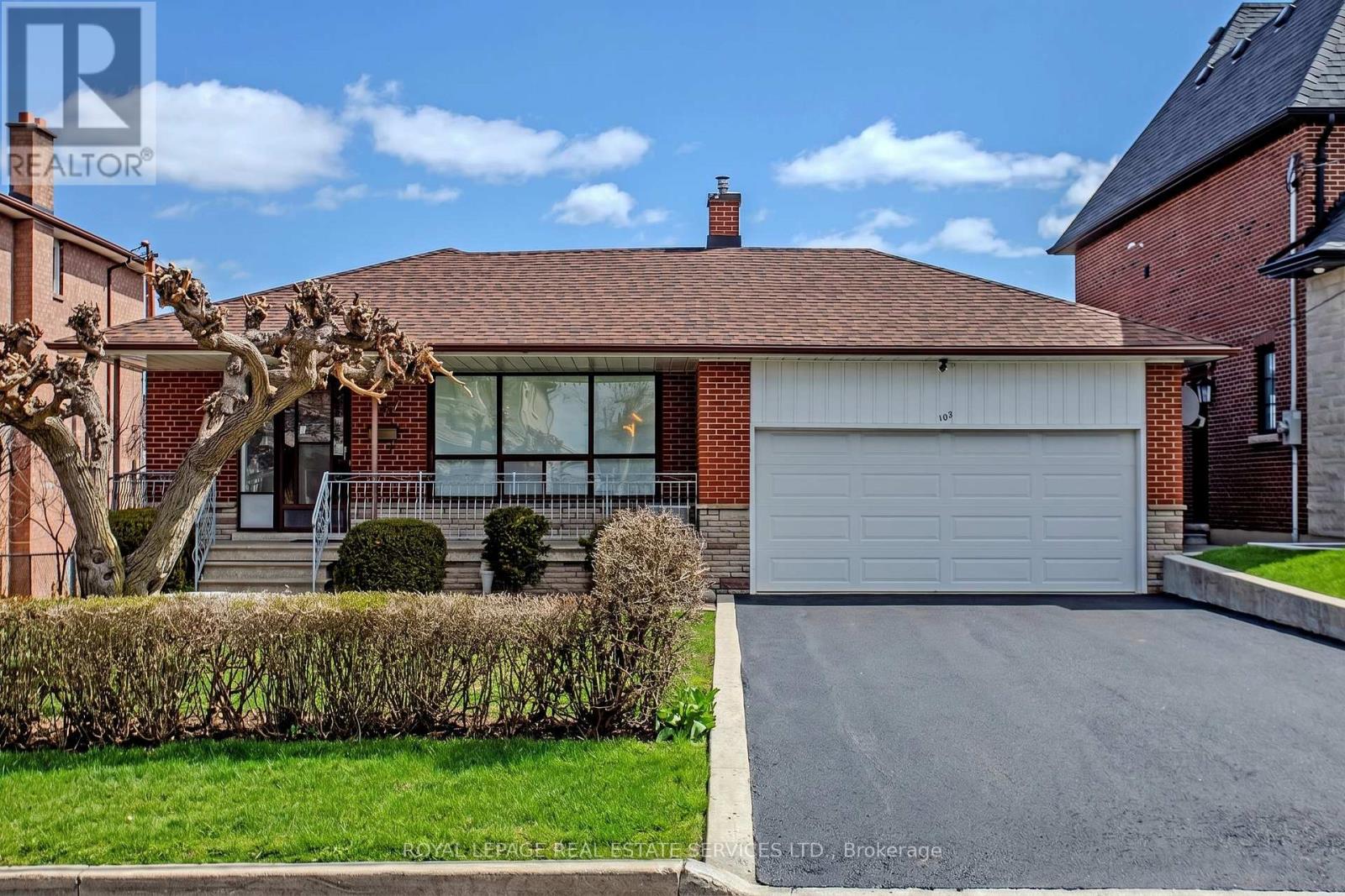 167 Cornelius Parkway, Toronto, Ontario  M6L 2K8 - Photo 2 - W13008818