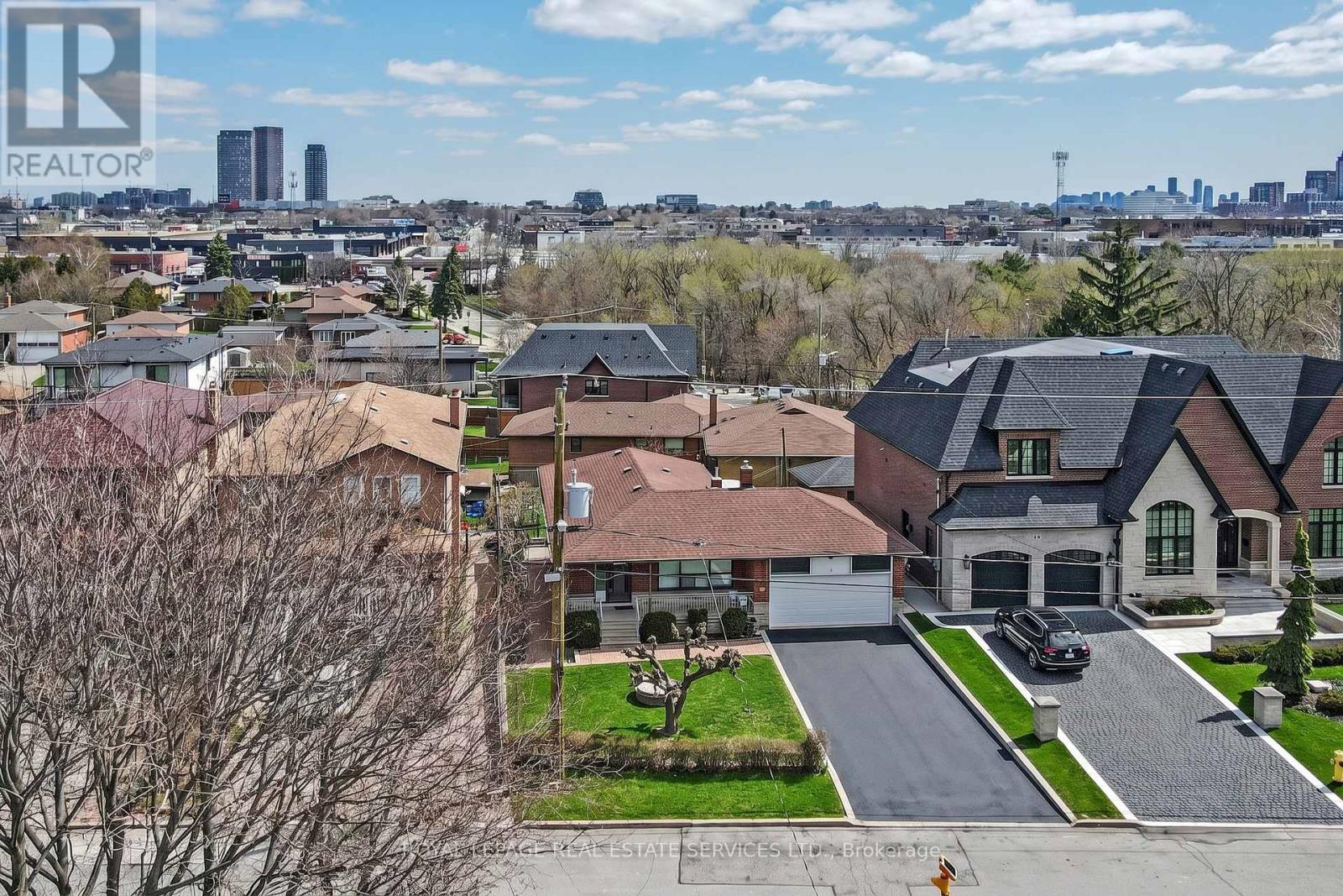 167 Cornelius Parkway, Toronto, Ontario  M6L 2K8 - Photo 32 - W13008818