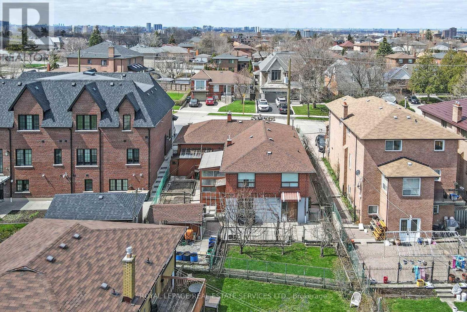 167 Cornelius Parkway, Toronto, Ontario  M6L 2K8 - Photo 27 - W13008818