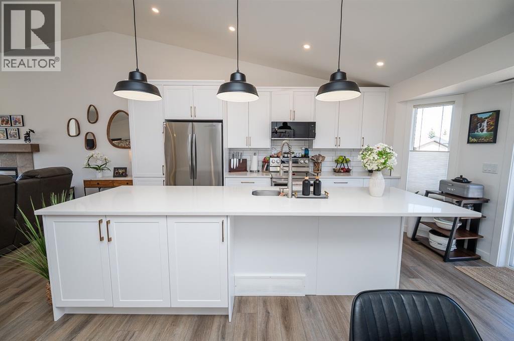 355 Duston Street, Red Deer, Alberta  T4R 3J9 - Photo 4 - A2303660