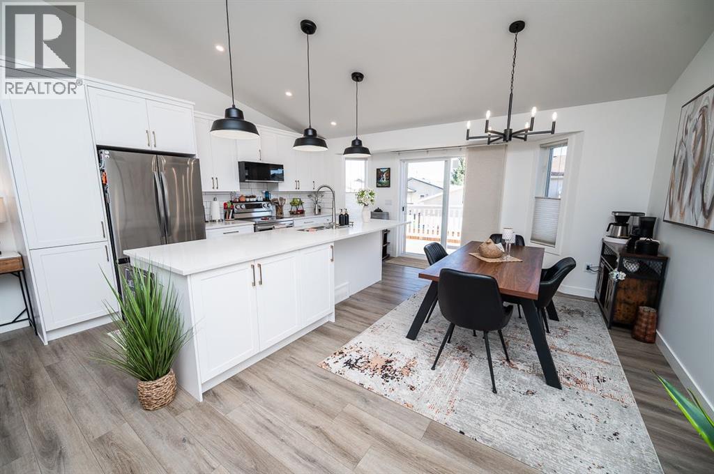 355 Duston Street, Red Deer, Alberta  T4R 3J9 - Photo 5 - A2303660