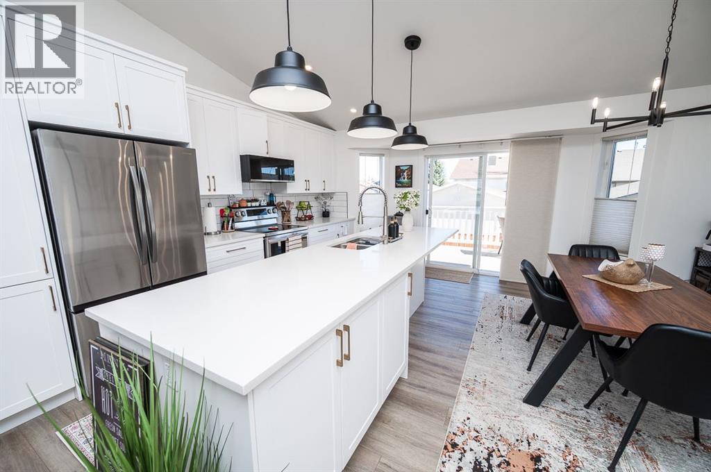 355 Duston Street, Red Deer, Alberta  T4R 3J9 - Photo 3 - A2303660