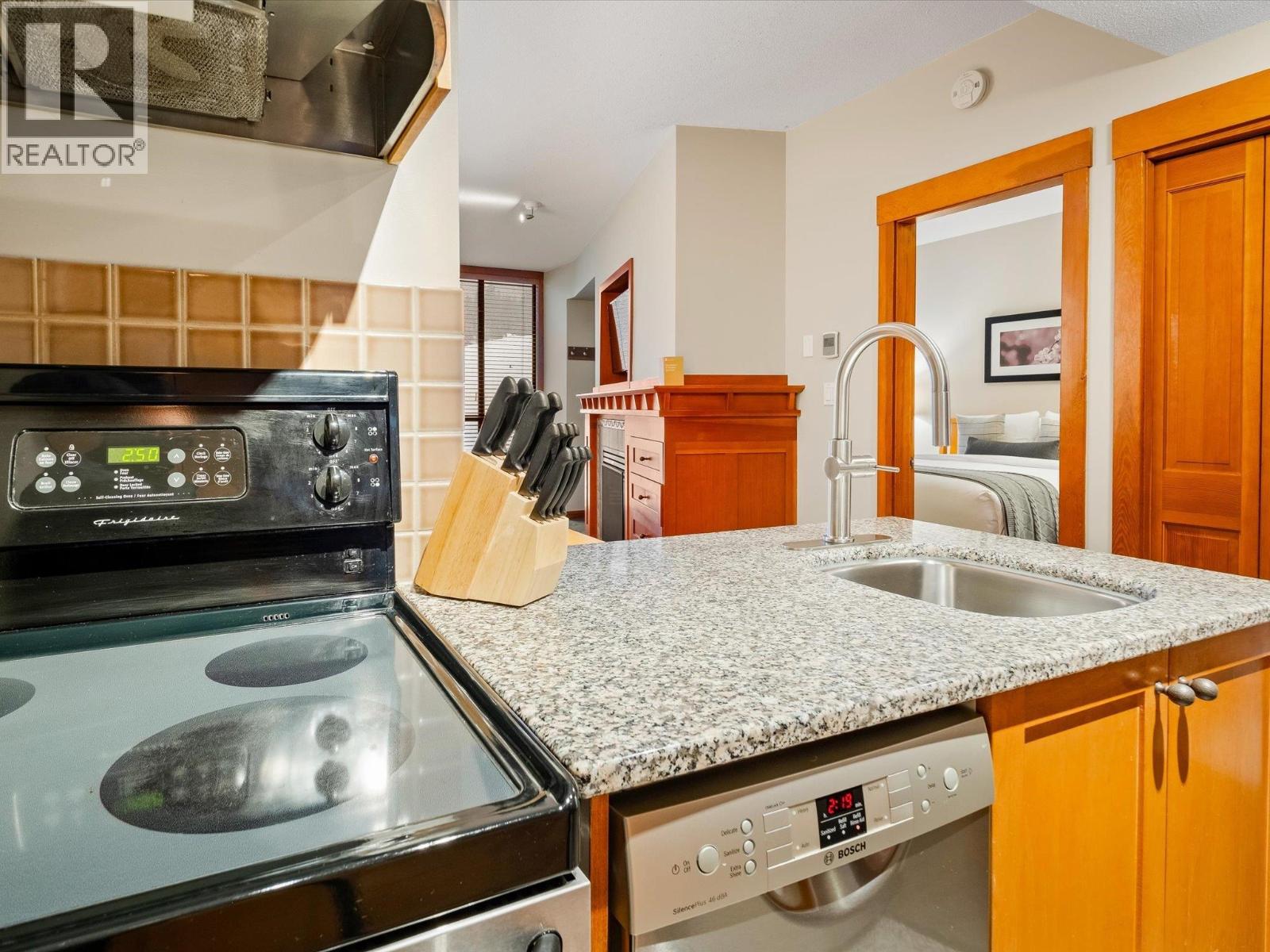 602 4320 Sundial Crescent, Whistler, British Columbia  V8E 1G6 - Photo 10 - R3071252