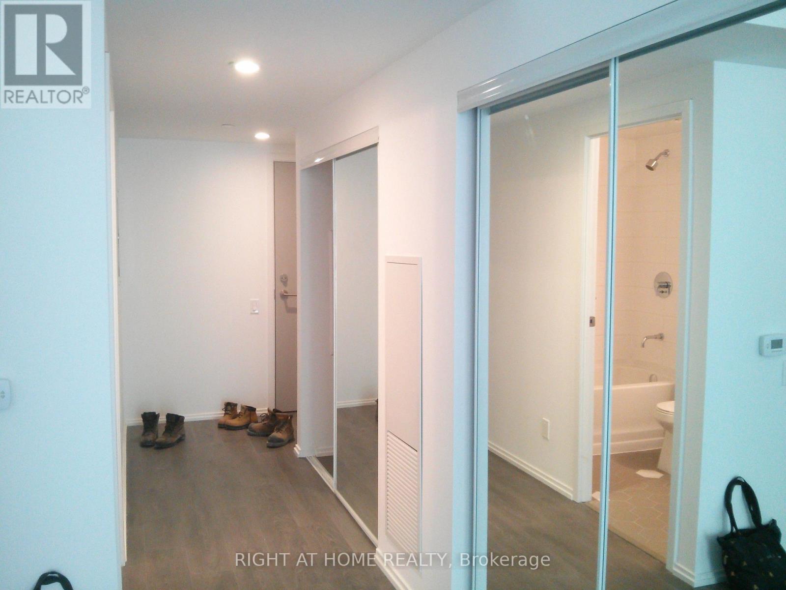 1011 - 68 Shuter Street, Toronto, Ontario  M5B 1B4 - Photo 5 - C13033322