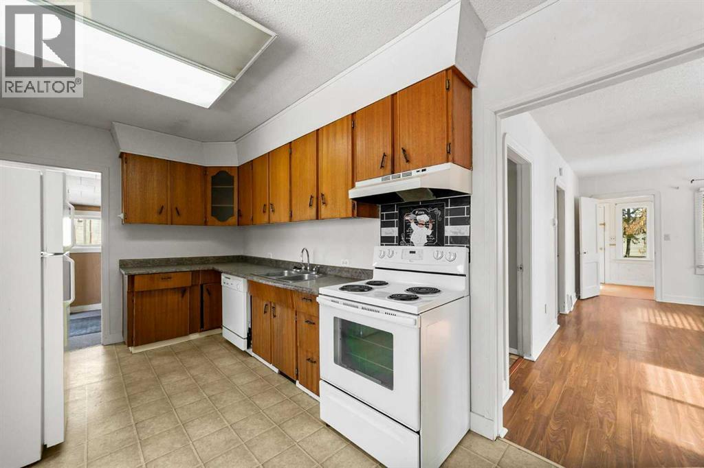 5018 52a Street, Camrose, Alberta  T4V 1W8 - Photo 14 - A2294389