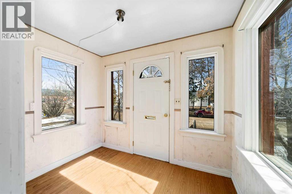 5018 52a Street, Camrose, Alberta  T4V 1W8 - Photo 3 - A2294389