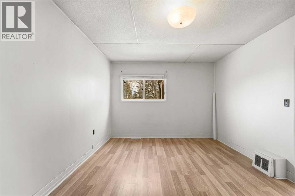 5018 52a Street, Camrose, Alberta  T4V 1W8 - Photo 6 - A2294389