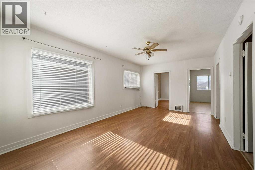 5018 52a Street, Camrose, Alberta  T4V 1W8 - Photo 5 - A2294389