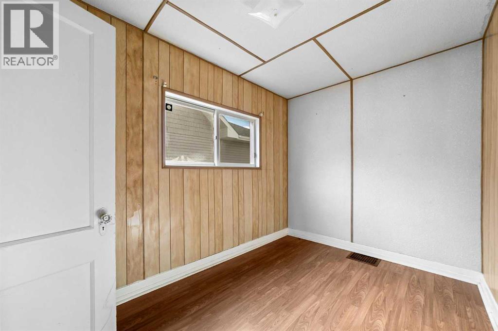 5018 52a Street, Camrose, Alberta  T4V 1W8 - Photo 8 - A2294389