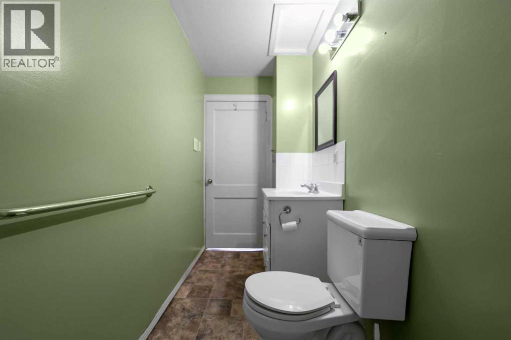 5018 52a Street, Camrose, Alberta  T4V 1W8 - Photo 10 - A2294389