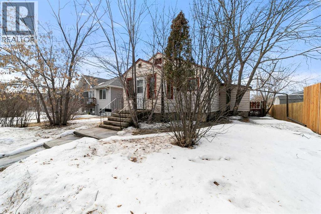 5018 52a Street, Camrose, Alberta  T4V 1W8 - Photo 2 - A2294389