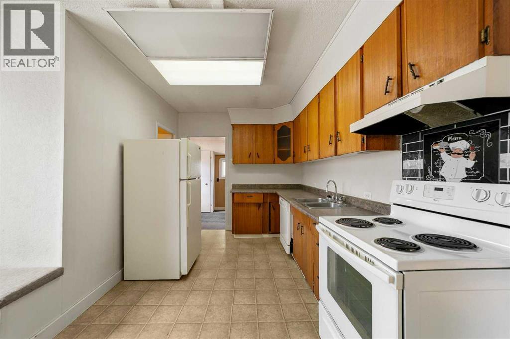 5018 52a Street, Camrose, Alberta  T4V 1W8 - Photo 12 - A2294389