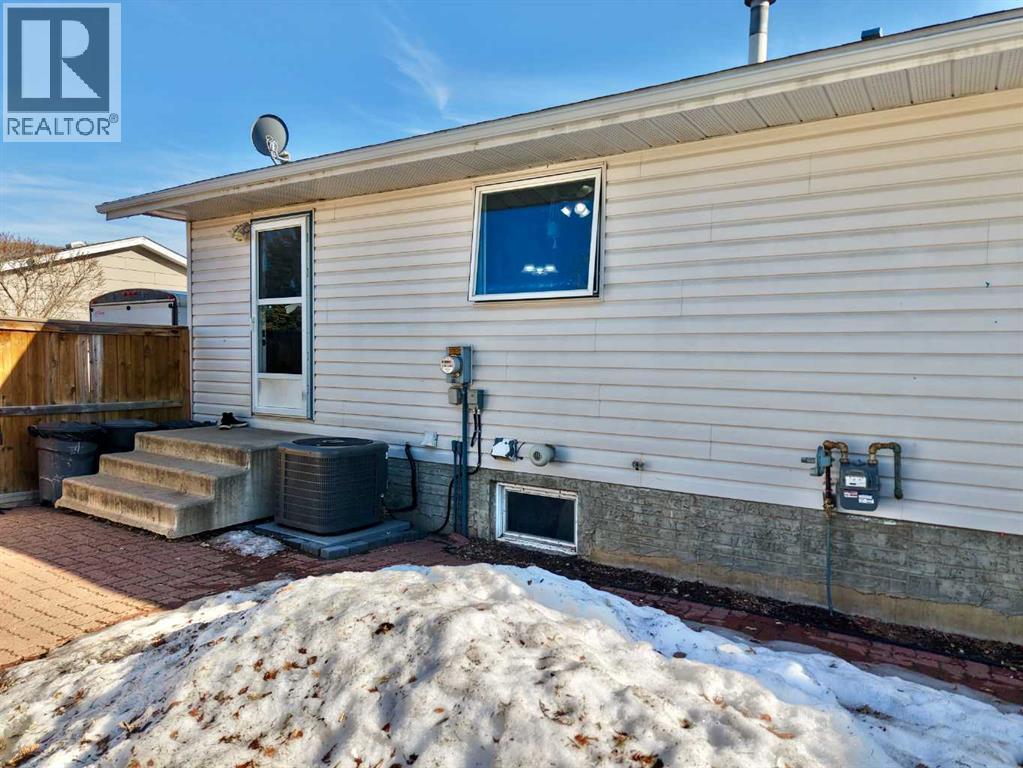 9610 77 Avenue, Peace River, Alberta  T8S 1E5 - Photo 4 - A2303797