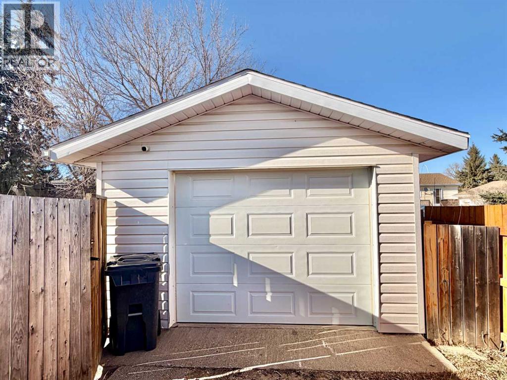 9610 77 Avenue, Peace River, Alberta  T8S 1E5 - Photo 11 - A2303797