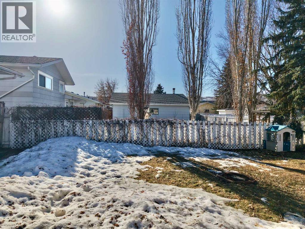 9610 77 Avenue, Peace River, Alberta  T8S 1E5 - Photo 8 - A2303797