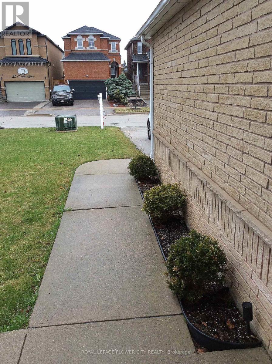 30 Condotti Drive, Vaughan, Ontario  L4H 2C8 - Photo 6 - N12987158