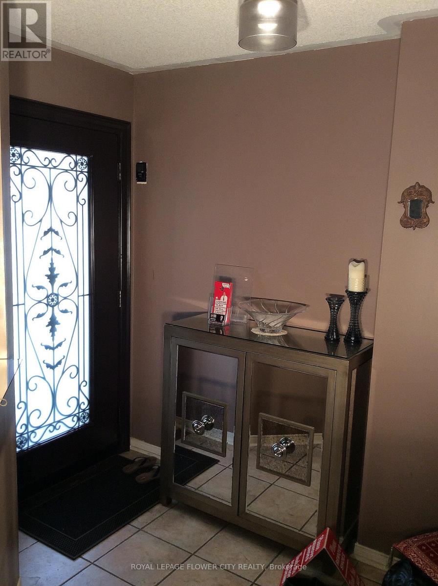 30 Condotti Drive, Vaughan, Ontario  L4H 2C8 - Photo 7 - N12987158