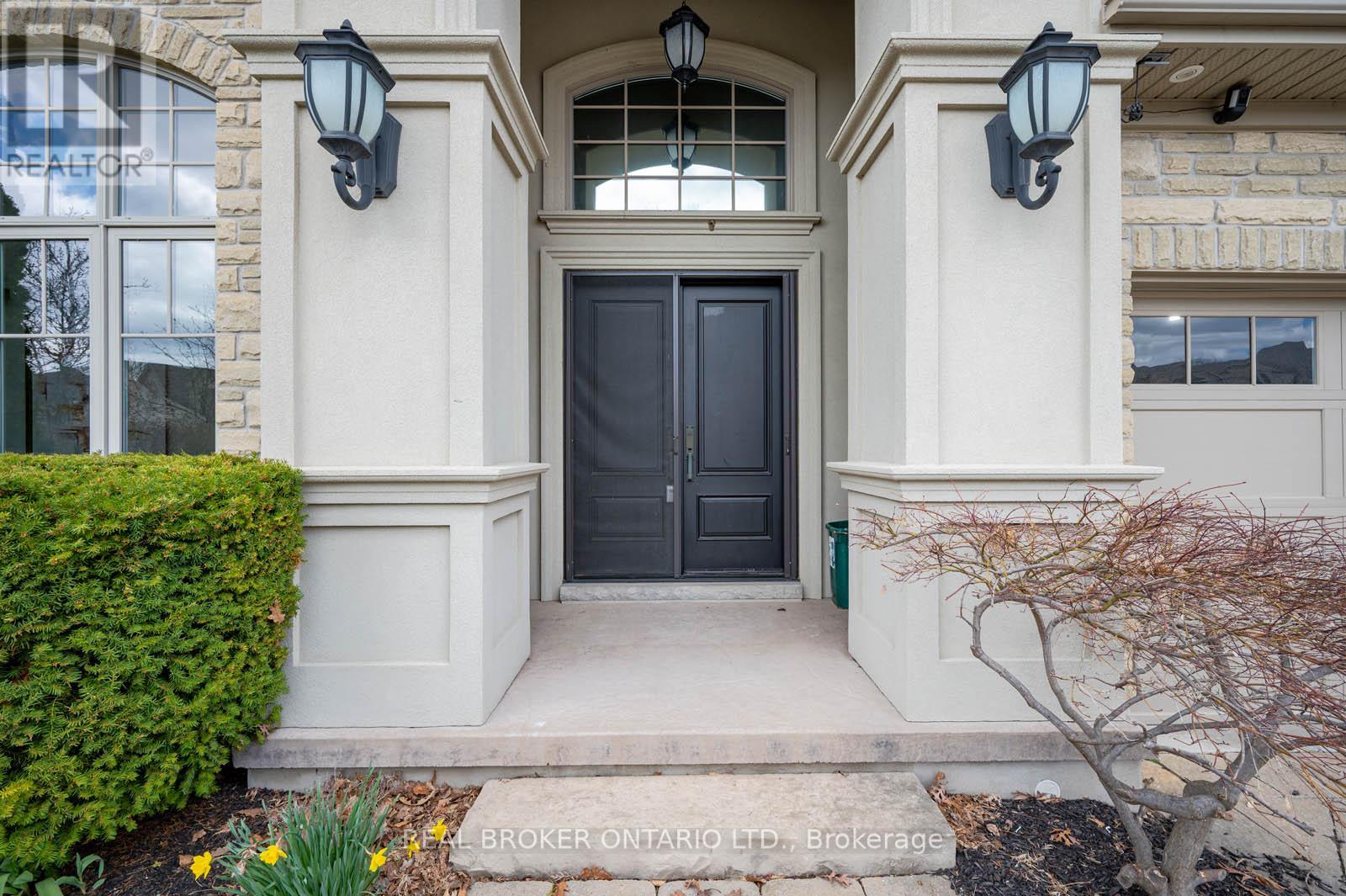 459 Deer Ridge Drive, Kitchener, Ontario  N2P 0A7 - Photo 3 - X12948134