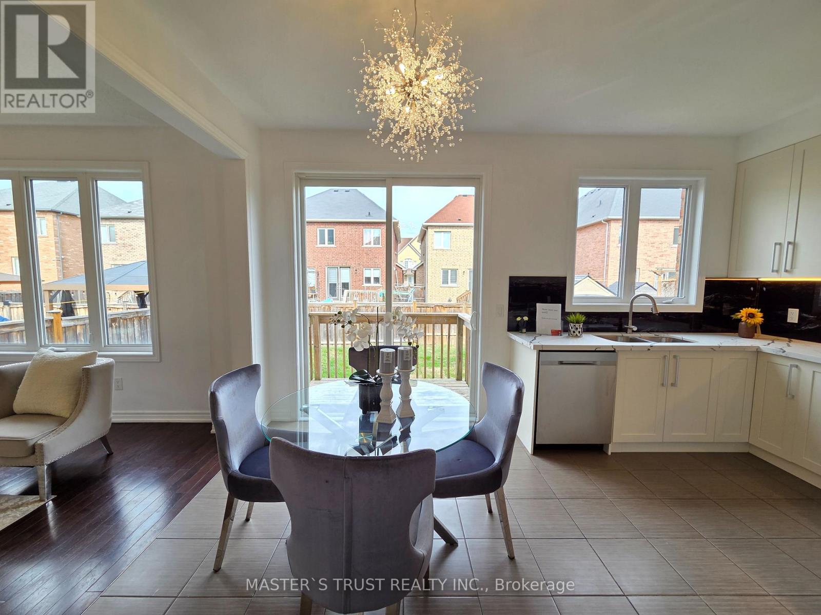 11 Beacon Point Street, Markham, Ontario  L6E 0P3 - Photo 11 - N13033326