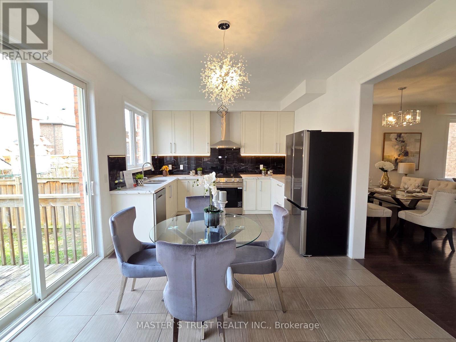 11 Beacon Point Street, Markham, Ontario  L6E 0P3 - Photo 12 - N13033326