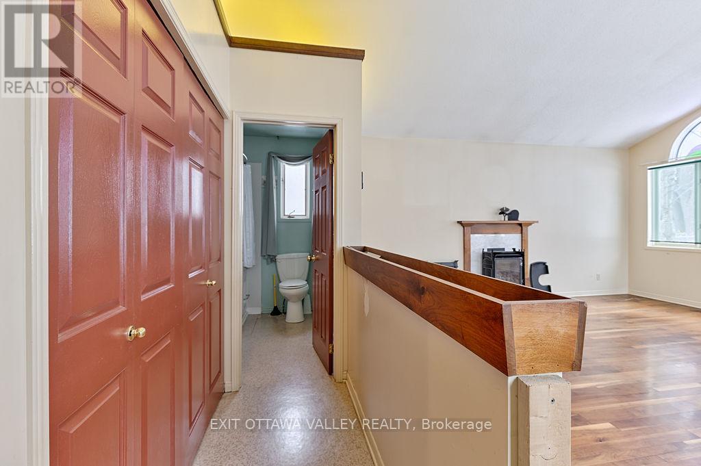 415 Trafalgar Road, Pembroke, Ontario  K8A 5B3 - Photo 15 - X12934548