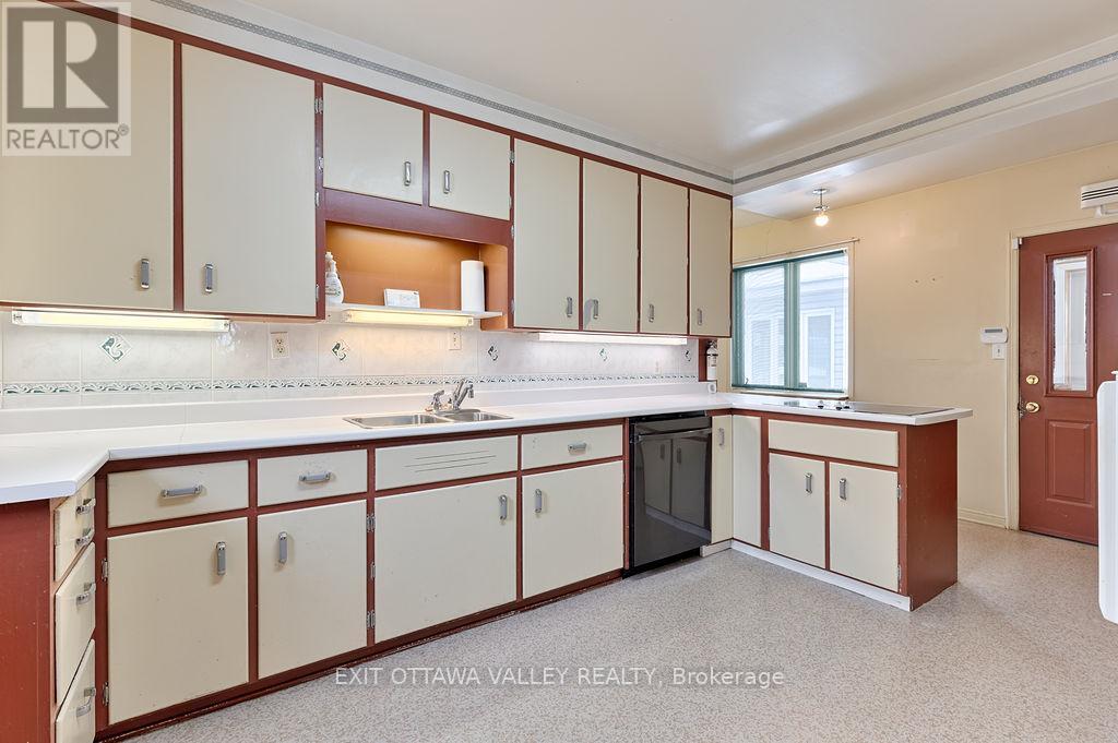 415 Trafalgar Road, Pembroke, Ontario  K8A 5B3 - Photo 10 - X12934548