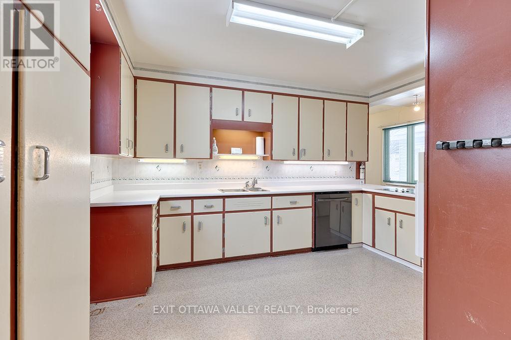 415 Trafalgar Road, Pembroke, Ontario  K8A 5B3 - Photo 11 - X12934548