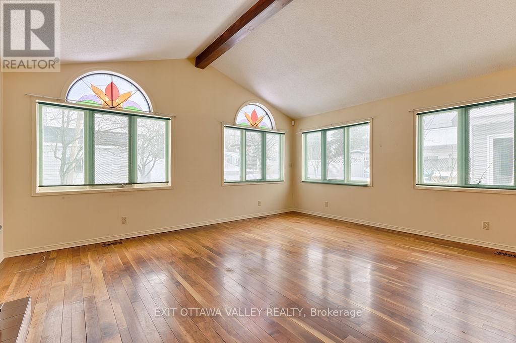 415 Trafalgar Road, Pembroke, Ontario  K8A 5B3 - Photo 12 - X12934548