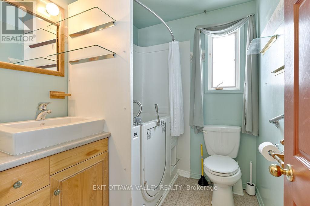 415 Trafalgar Road, Pembroke, Ontario  K8A 5B3 - Photo 16 - X12934548