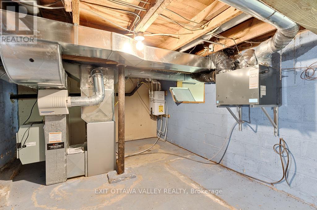 415 Trafalgar Road, Pembroke, Ontario  K8A 5B3 - Photo 31 - X12934548